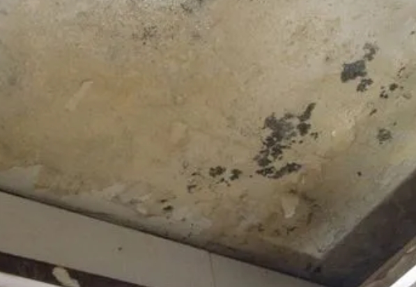 张家口阳台漏水维修公司分享下张家口卫生间渗水维修需要注意哪些问题。